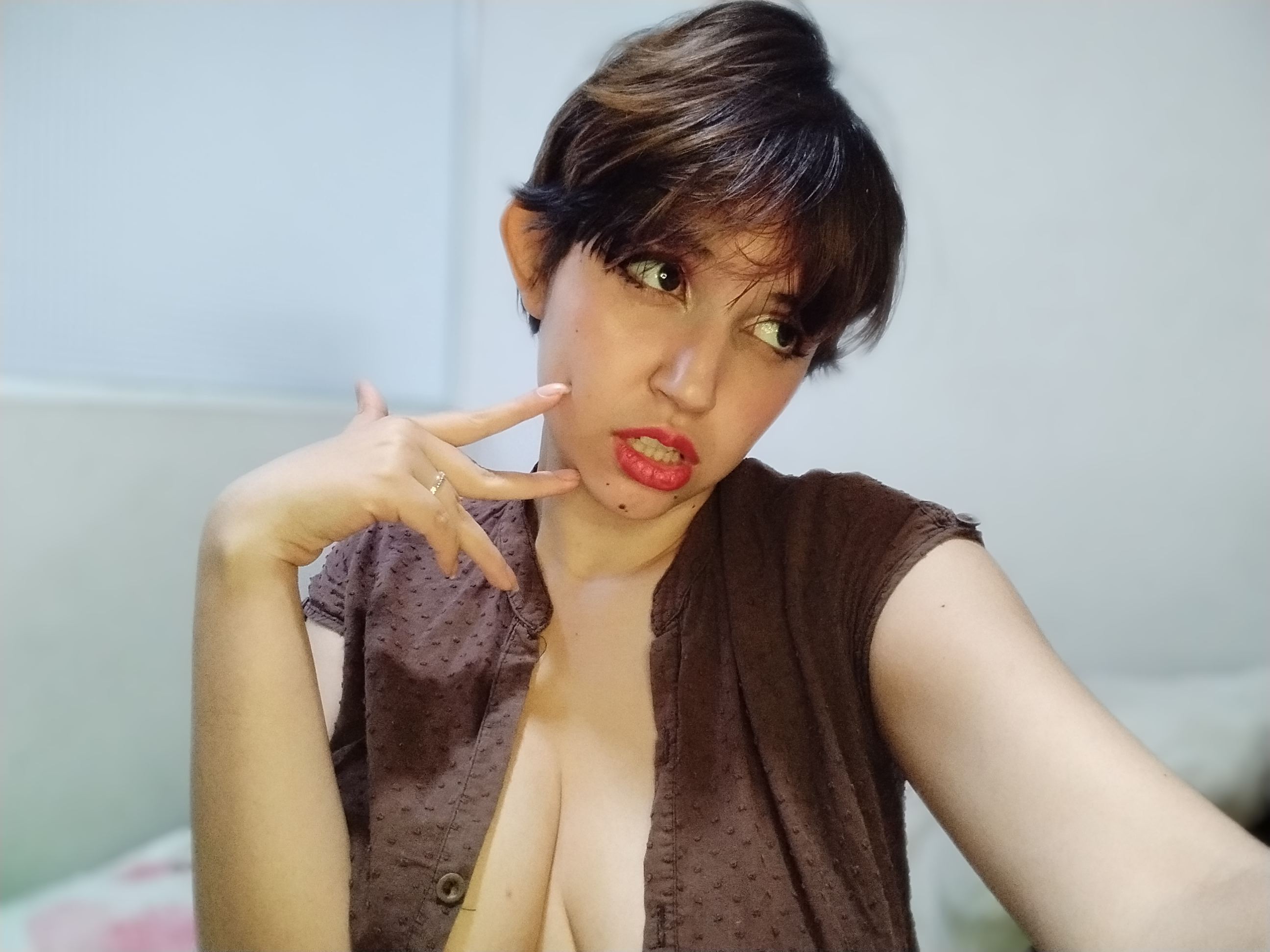 Image de profil du modèle de webcam lovelylizz