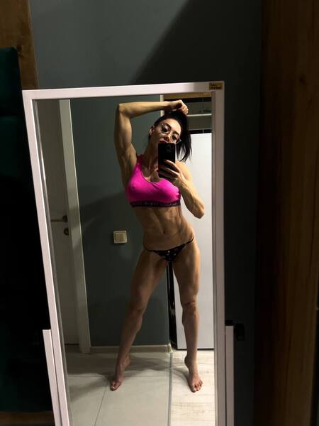 Performer BellaBurn Photo 7