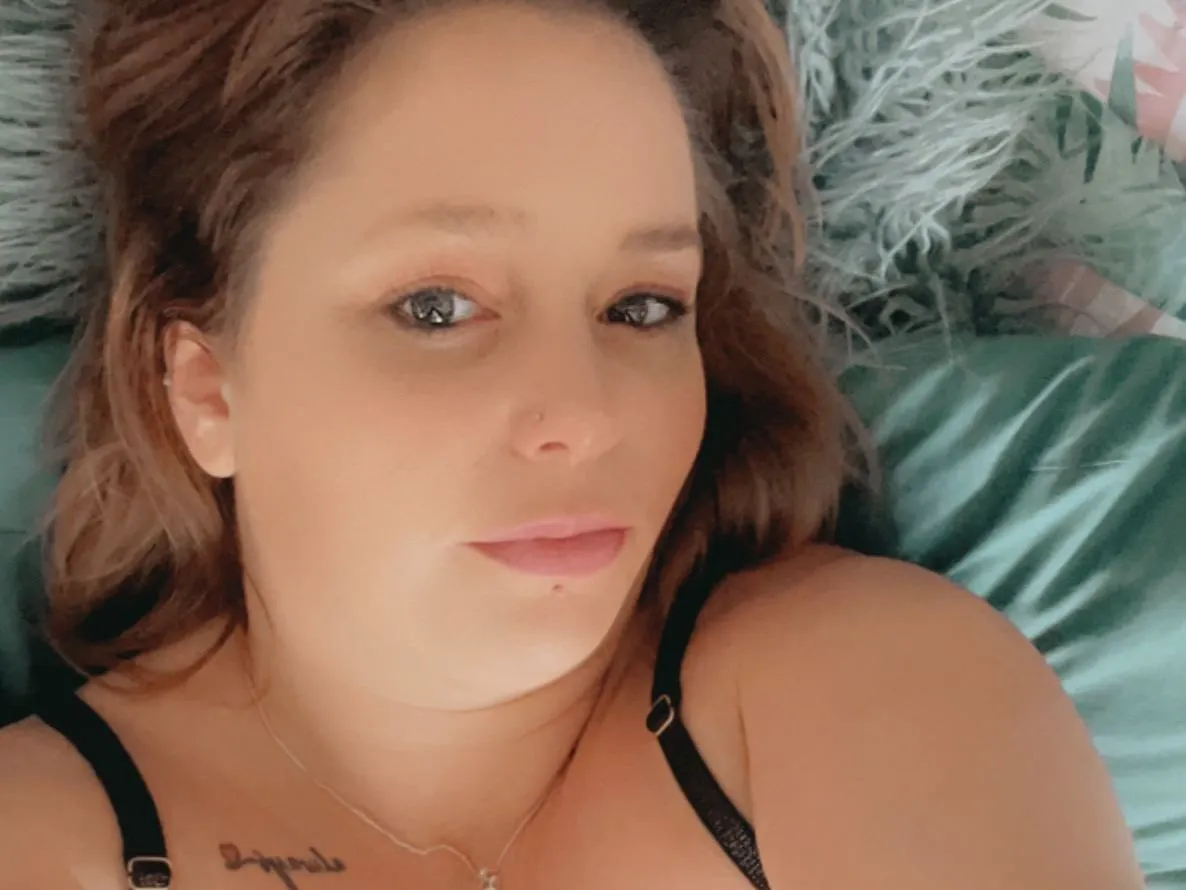 LusciousMia cam model profile picture