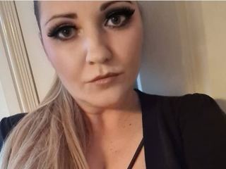 CurvyMILFCameron profielfoto van cam model 