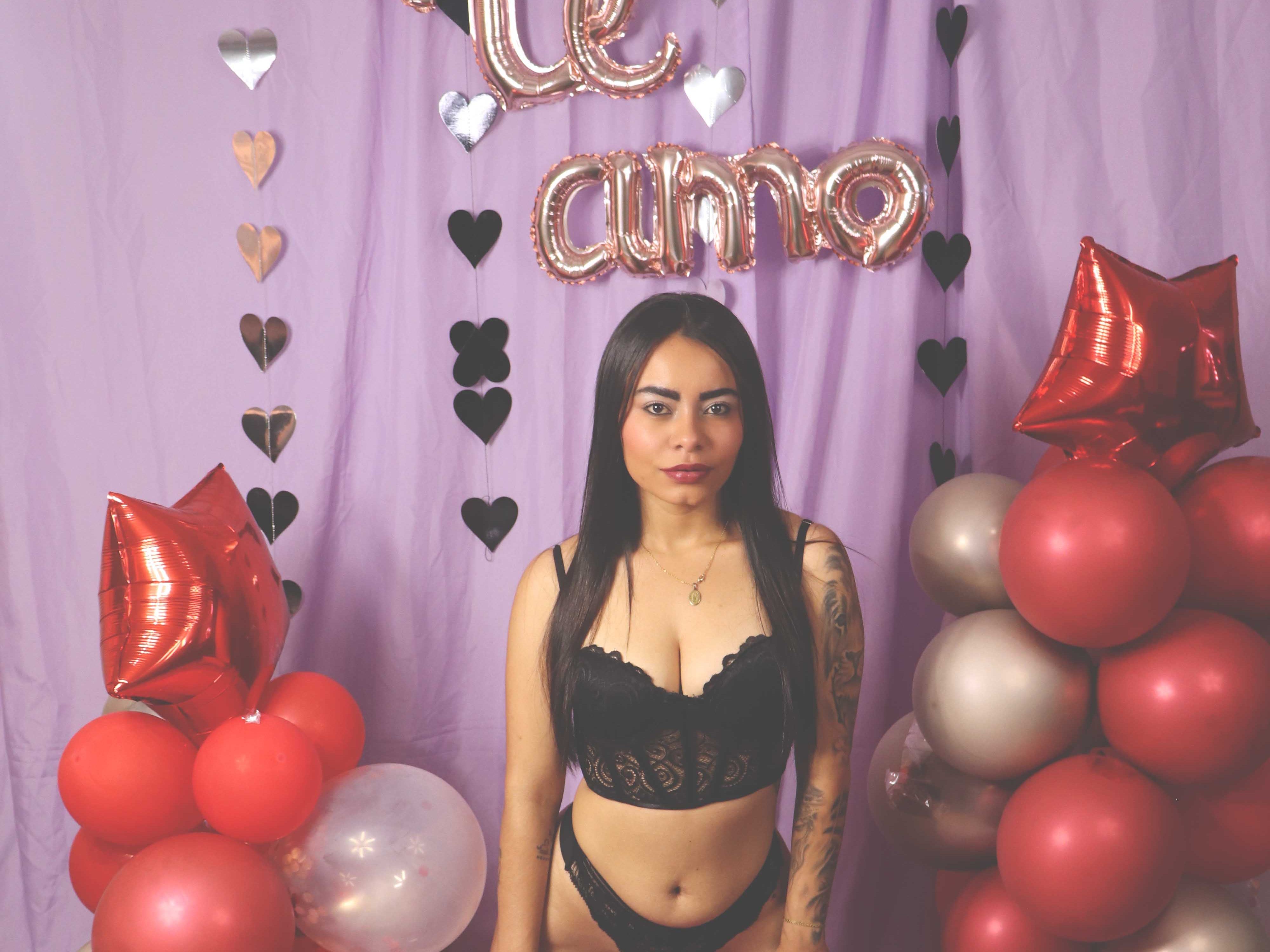 julietamayer immagine del profilo del modello di cam