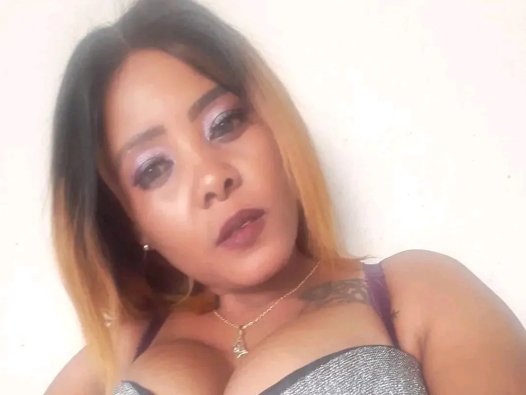 Image de profil du modèle de webcam Dreamyjugsmelon20