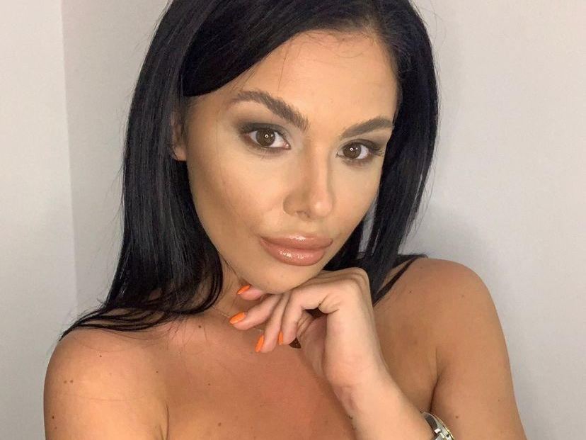 Imagen de perfil de modelo de cámara web de sayaxxx