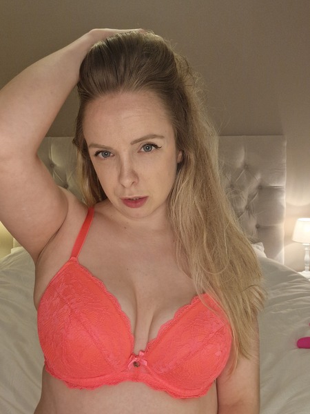 Performer FoxyMeganx Photo 4