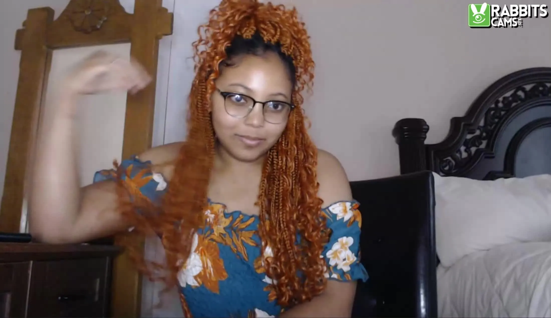 Performer carmelloveskisses Video 1