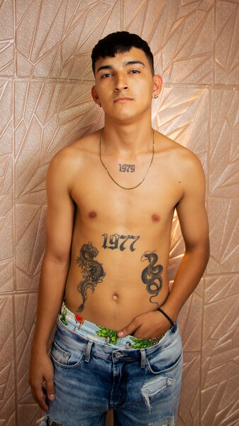 Performer Terrylamp19 Photo 2