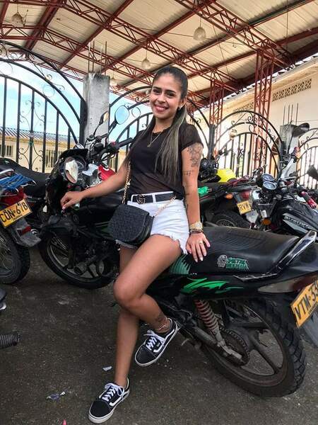 Interprète ArielleHawk Photo 3