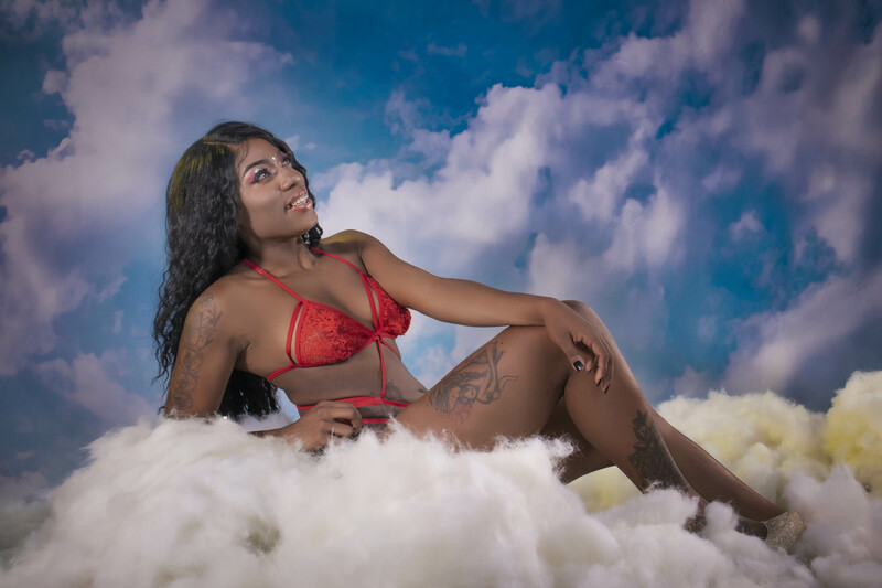 Performer MarianThomas Photo 4