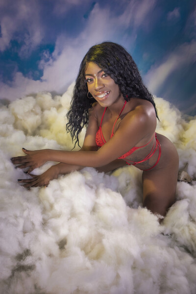 Performer MarianThomas Photo 2