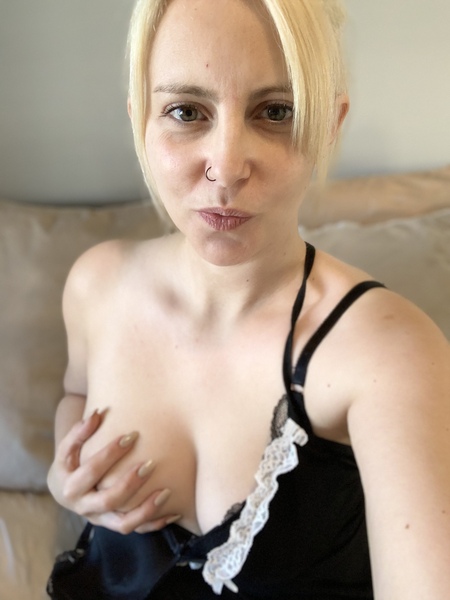 Artist EllieSoSubmissive Foto 5