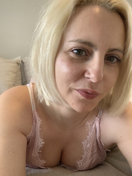 Artist EllieSoSubmissive Foto 10