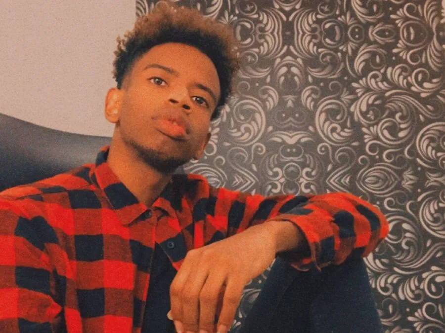 estebanbrown profilbild på webbkameramodell