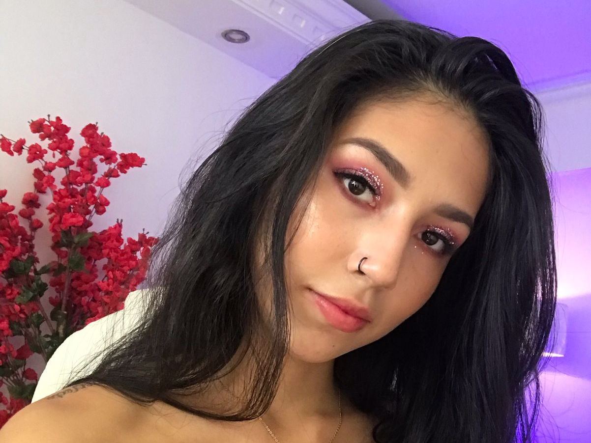 zoecambell profilbild på webbkameramodell