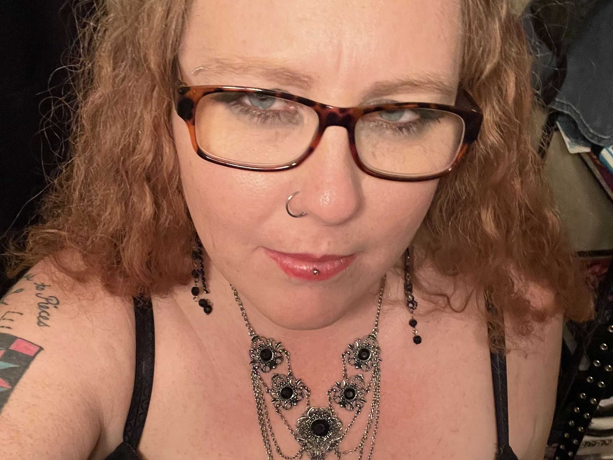 TheNerdyVamp profilbild på webbkameramodell