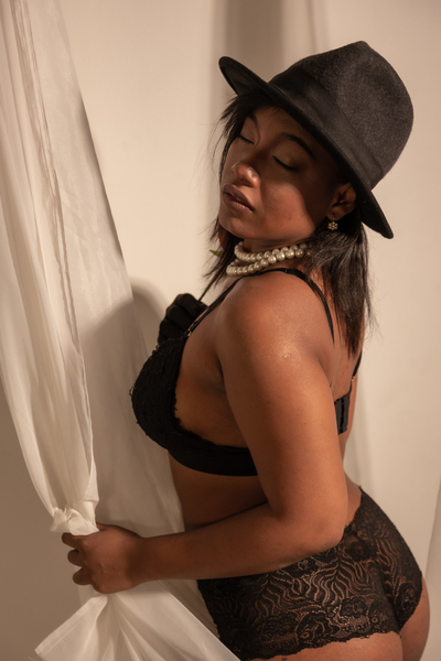 Artist AryanaGreyy Foto 3