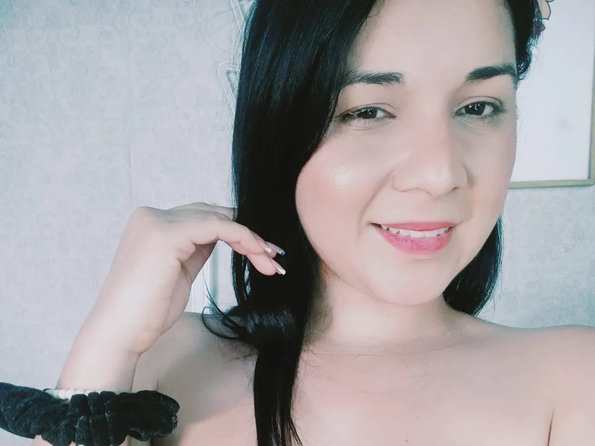 IsabellaIvyy immagine del profilo del modello di cam