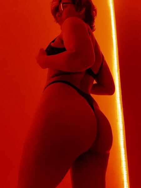 Performer LuciaFox18 Photo 3