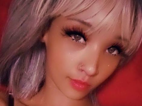 Heavnly cam model profile picture