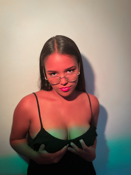 Performer LunaHiller Photo 5