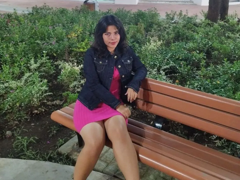 Image de profil du modèle de webcam RoxaneVelvet