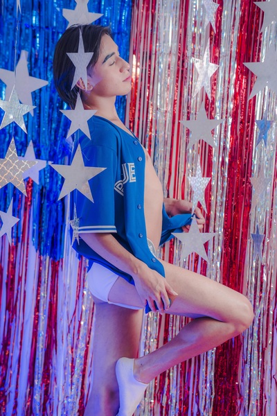 Performer KaityHanson Photo 1