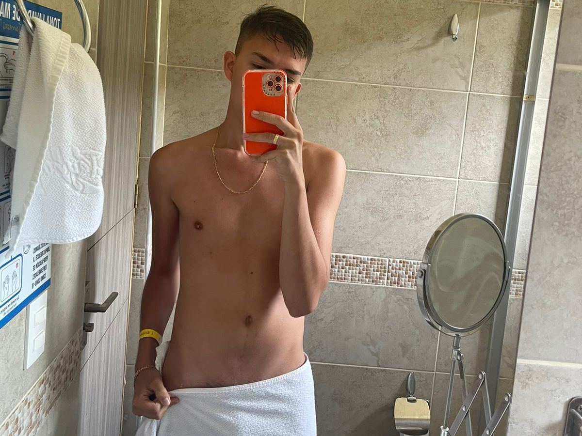 Imagen de perfil de modelo de cámara web de Ryan19s