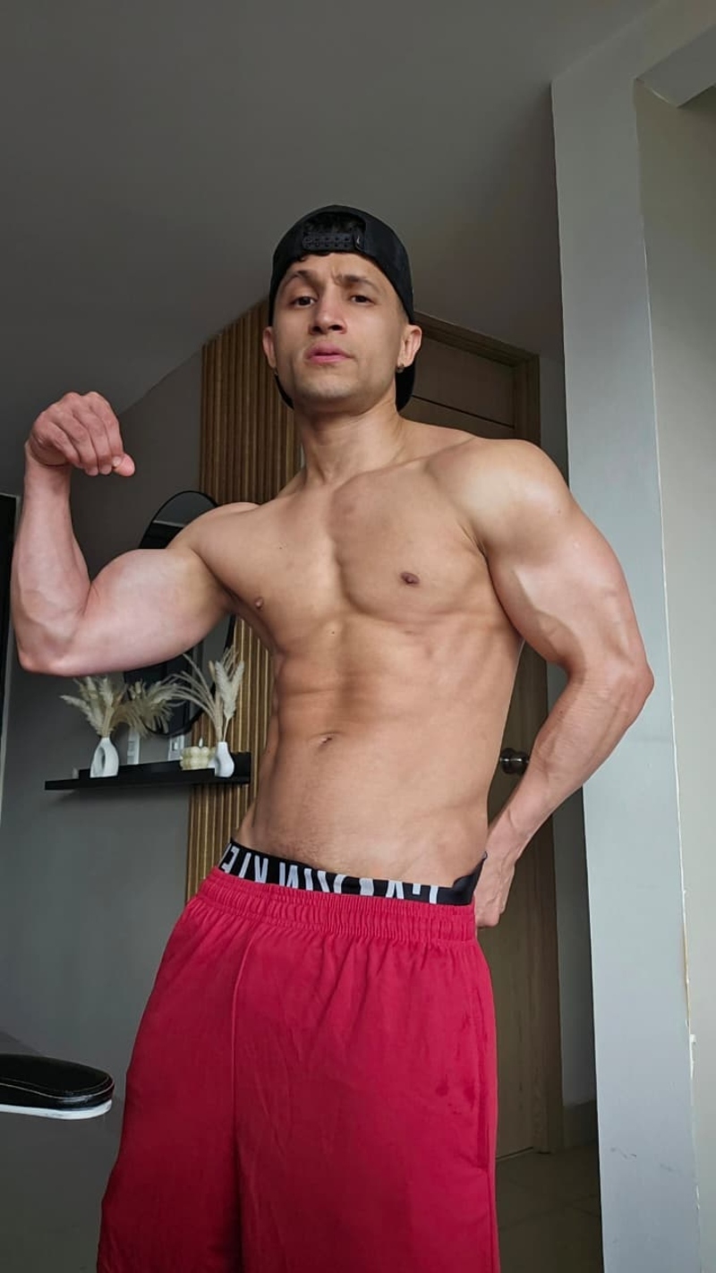 Performer PaulPolobg Photo 3