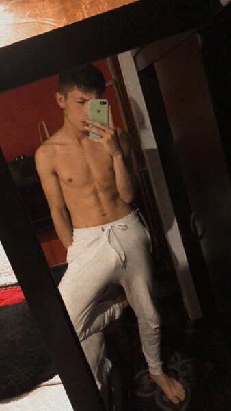 Performer imandrew18 Photo 12