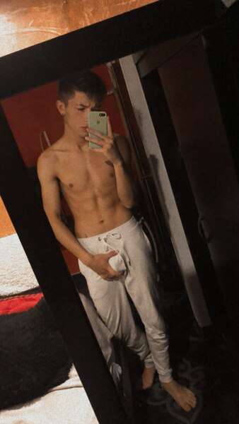 Performer imandrew18 Photo 10