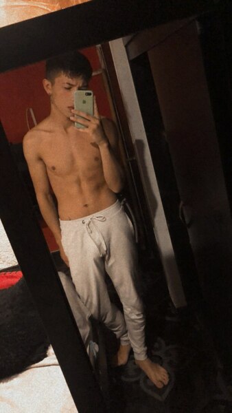 Performer imandrew18 Photo 11