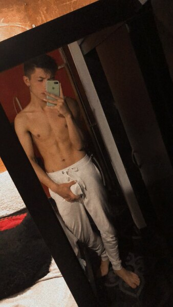 Performer imandrew18 Photo 9