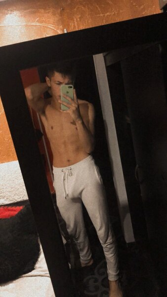 Performer imandrew18 Photo 8