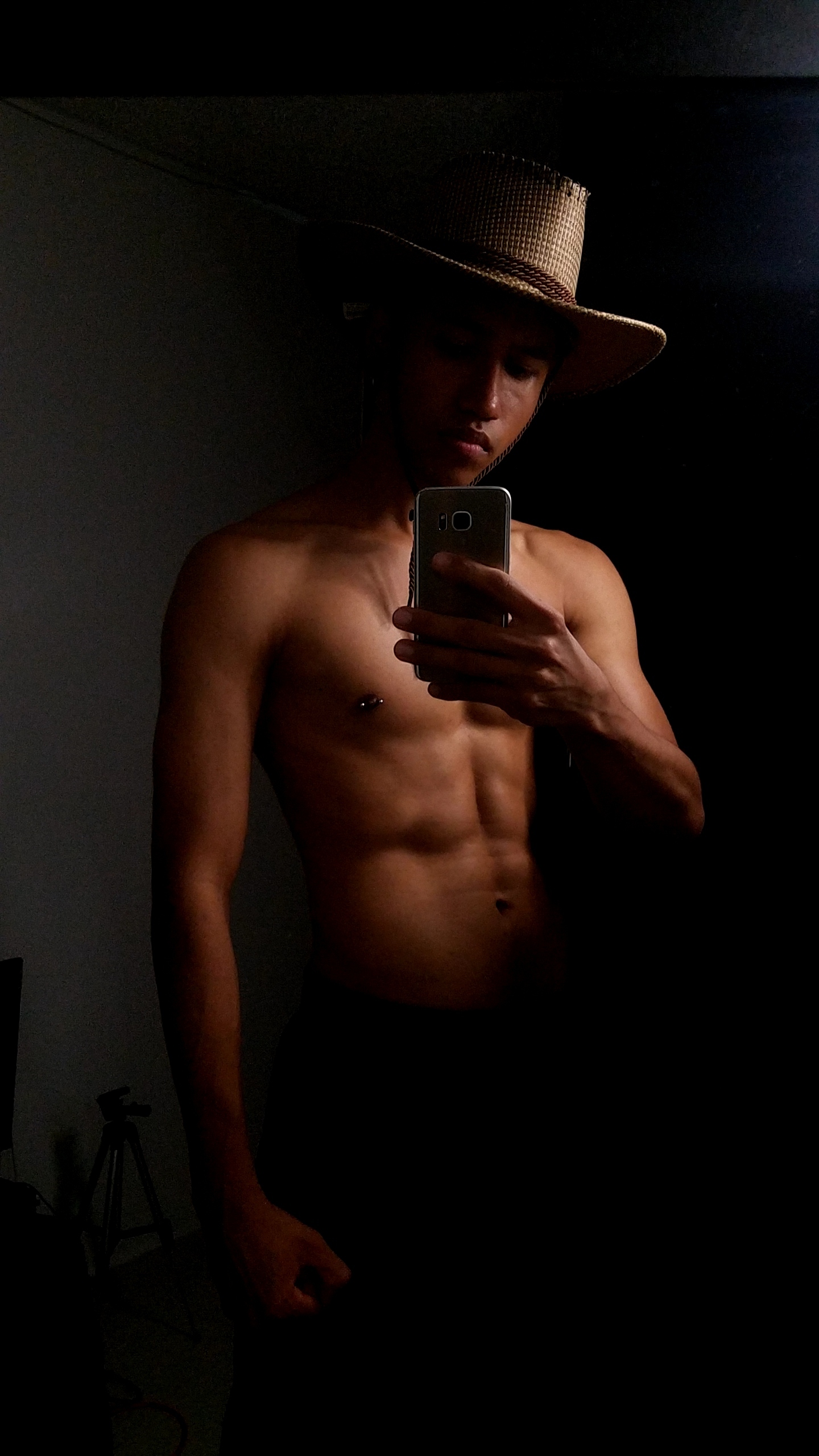 Performer Yeff Photo 4