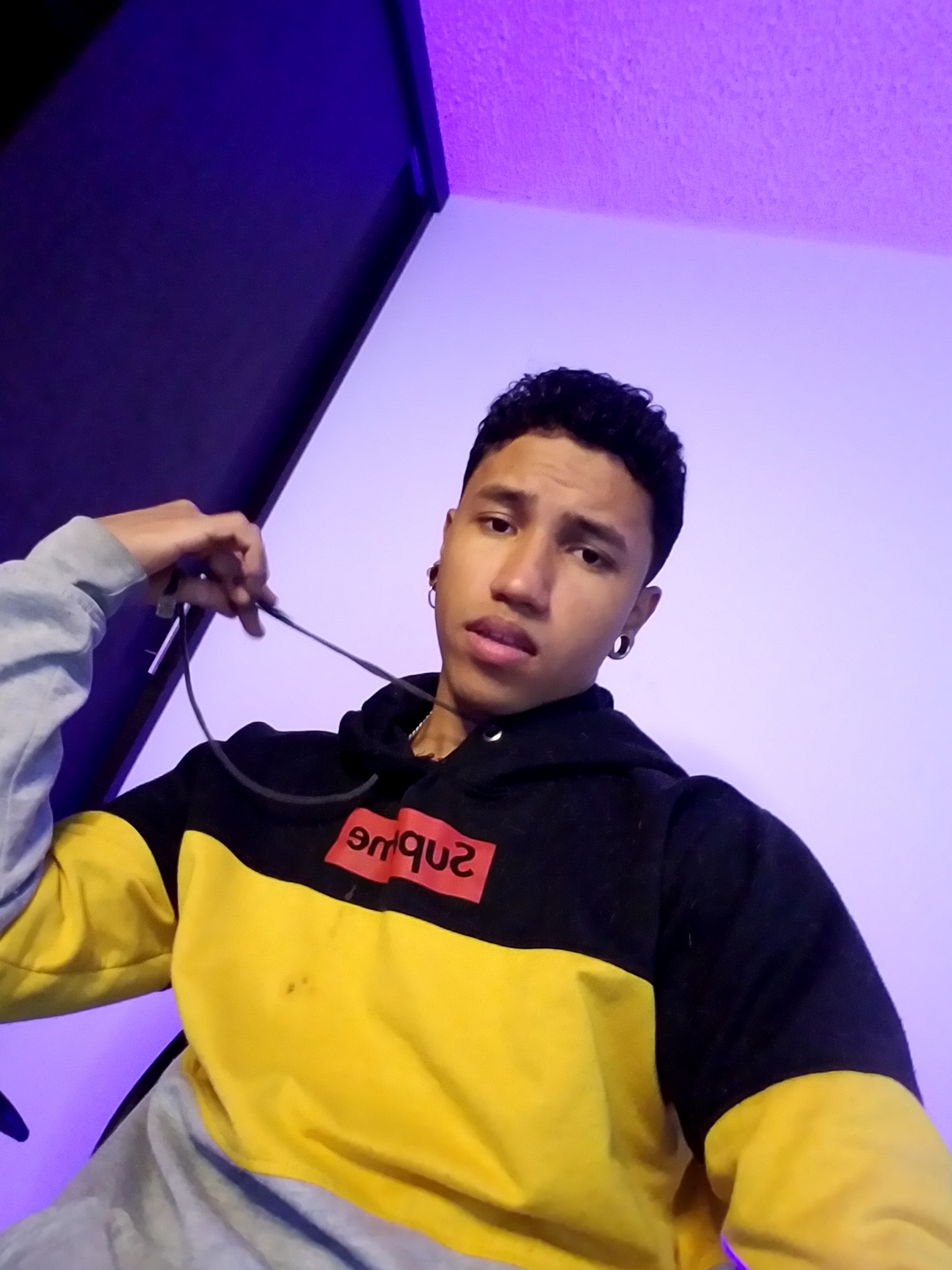 Performer Yeff Photo 5