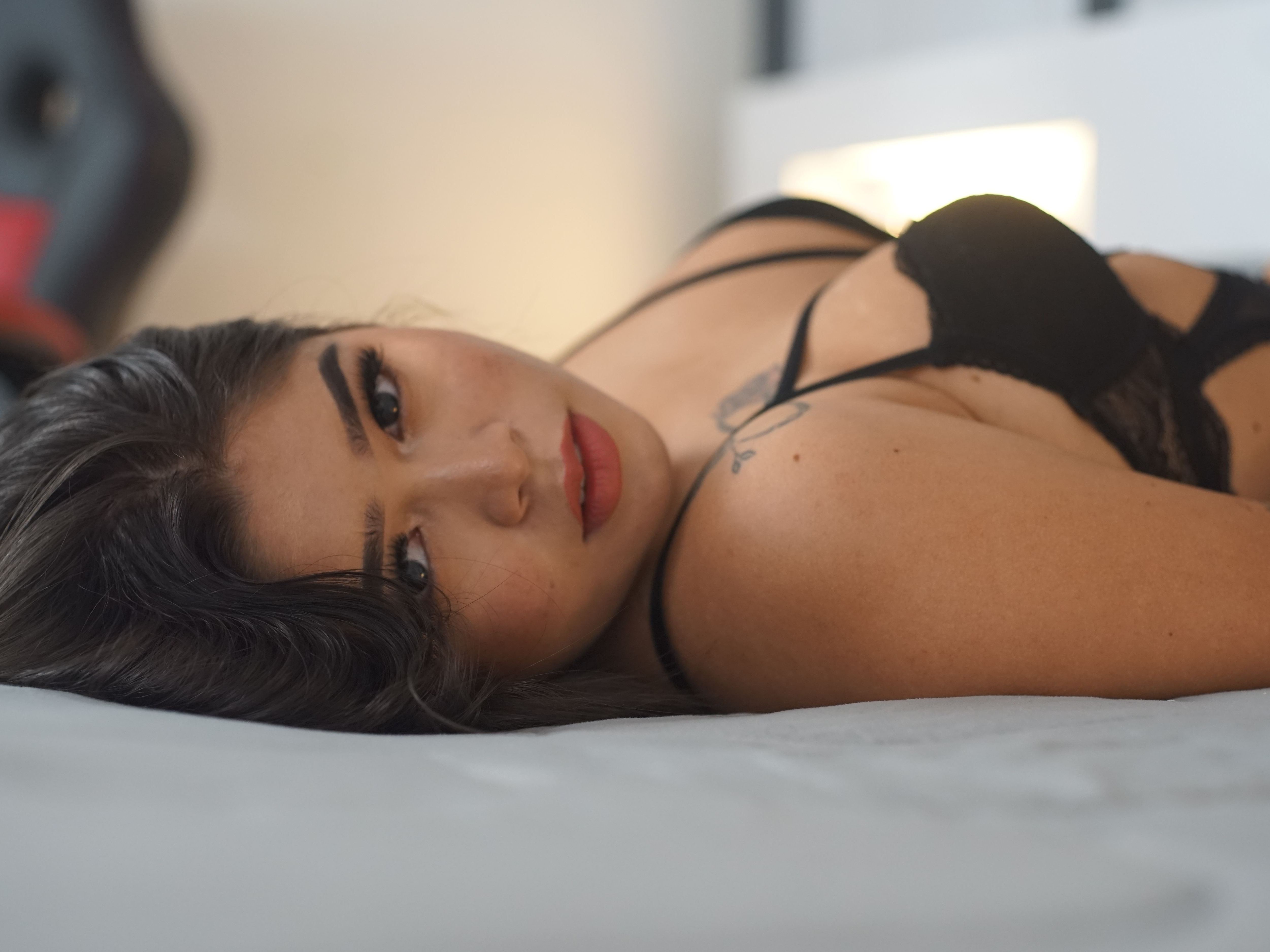 Imagen de perfil de modelo de cámara web de OrianaMeyer