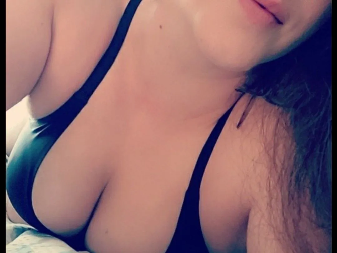 Foto de perfil de modelo de webcam de KinkyNCurvy100