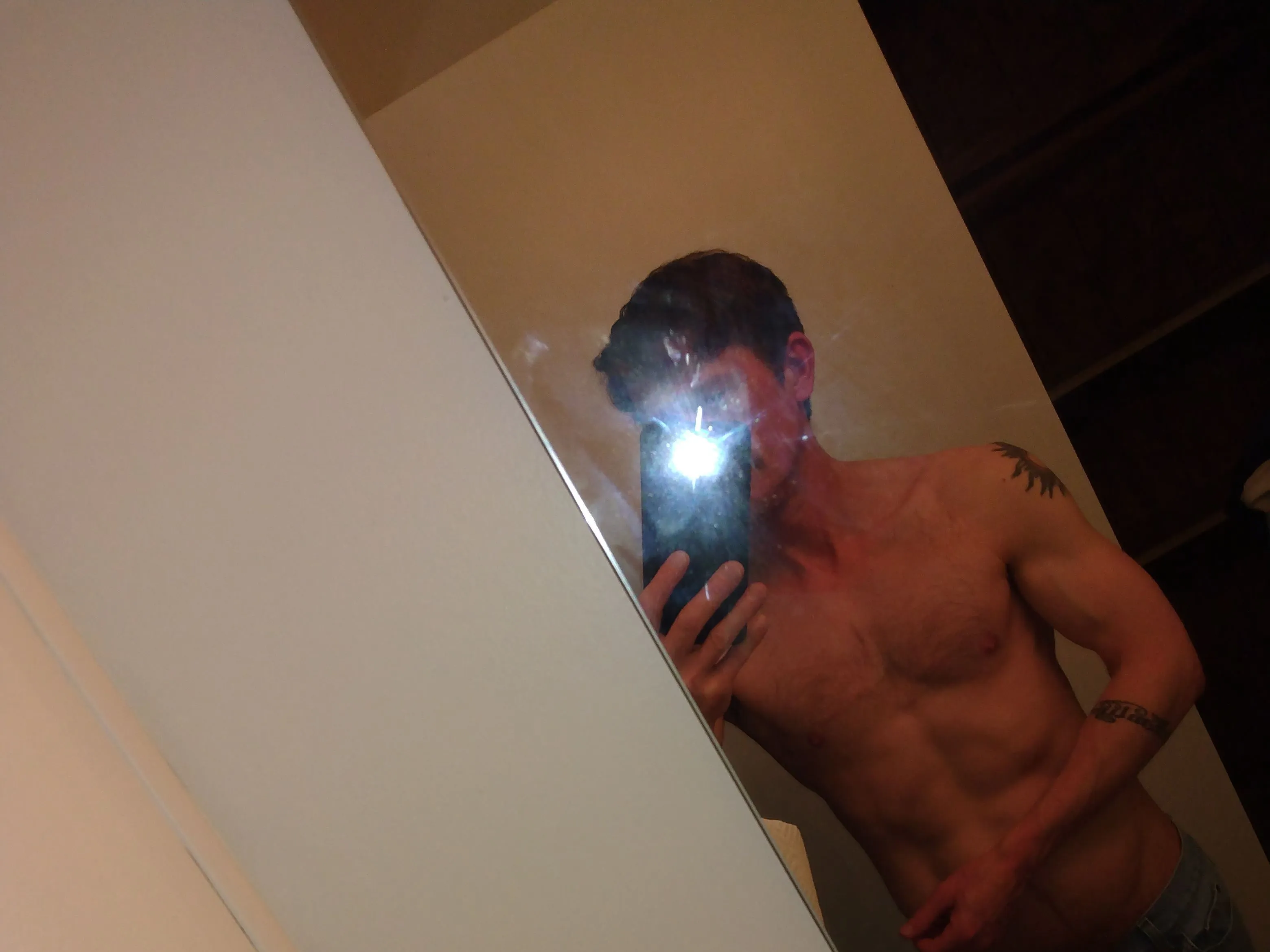 Handsomek profielfoto van cam model