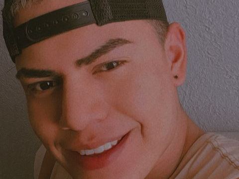 latinboy21cm profilbild på webbkameramodell 