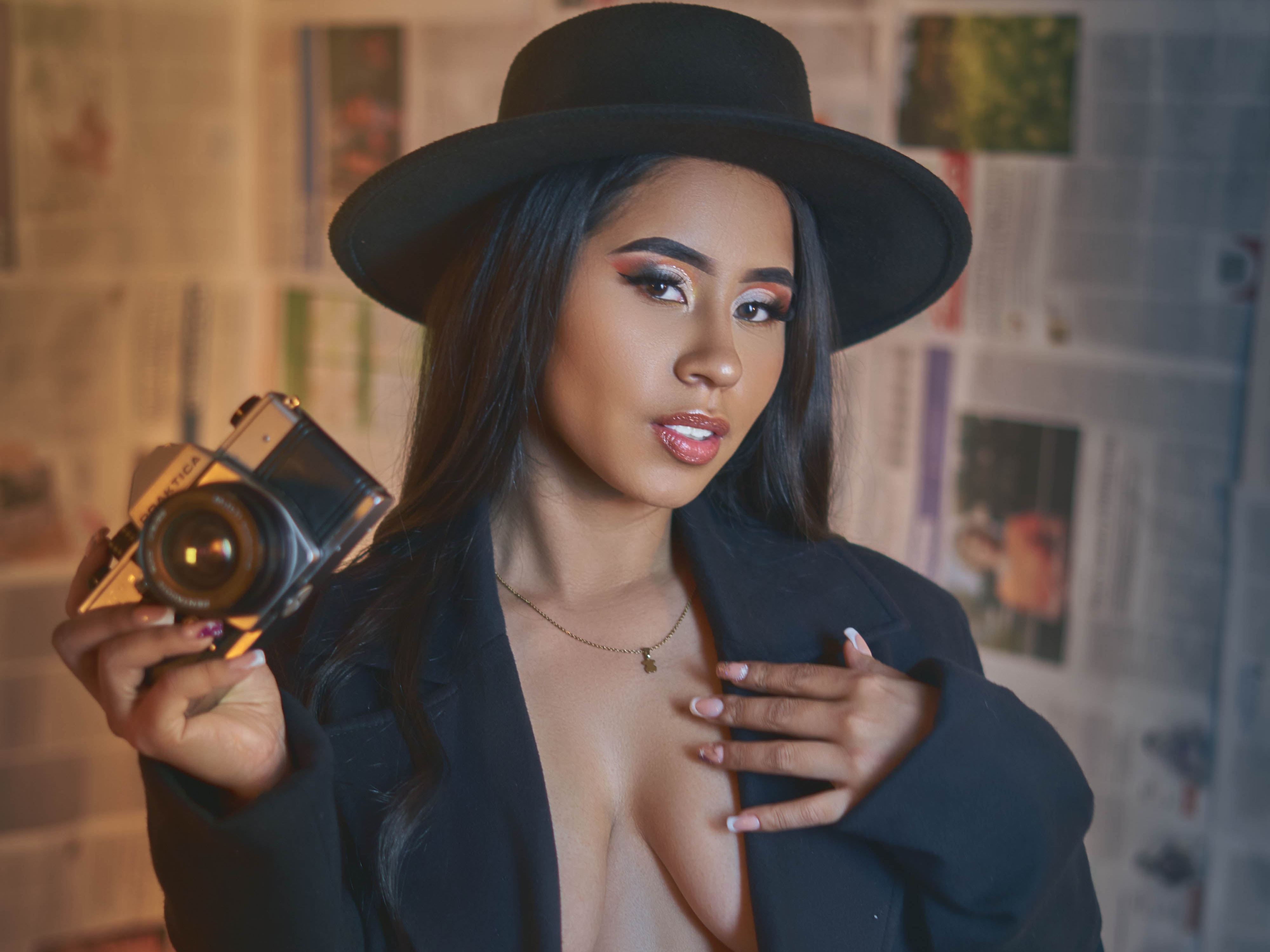 Imagen de perfil de modelo de cámara web de SarayLorenss