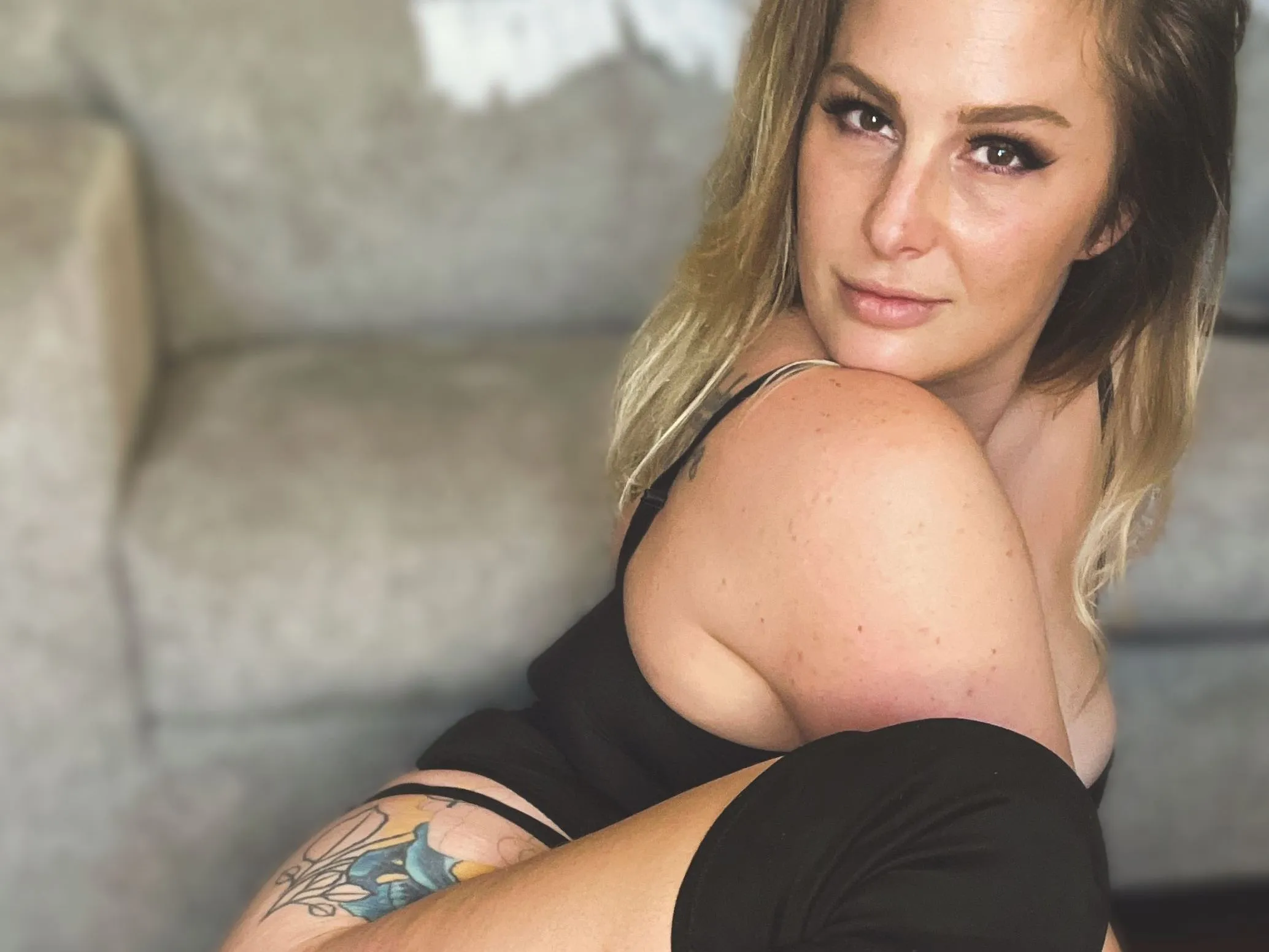 Imagen de perfil de modelo de cámara web de SheaAmore