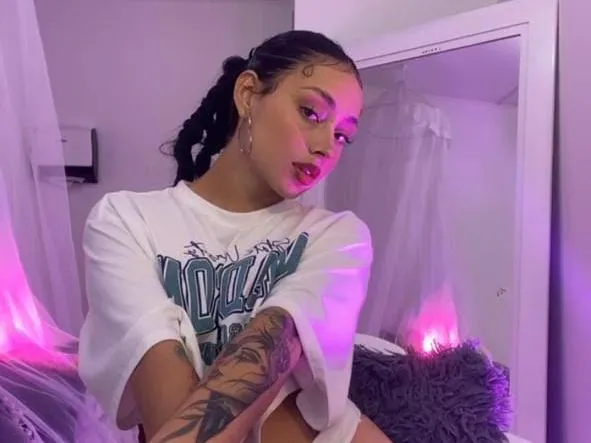 Imagen de perfil de modelo de cámara web de HoneyPye