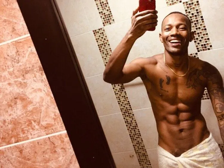 Image de profil du modèle de webcam RoyCoper