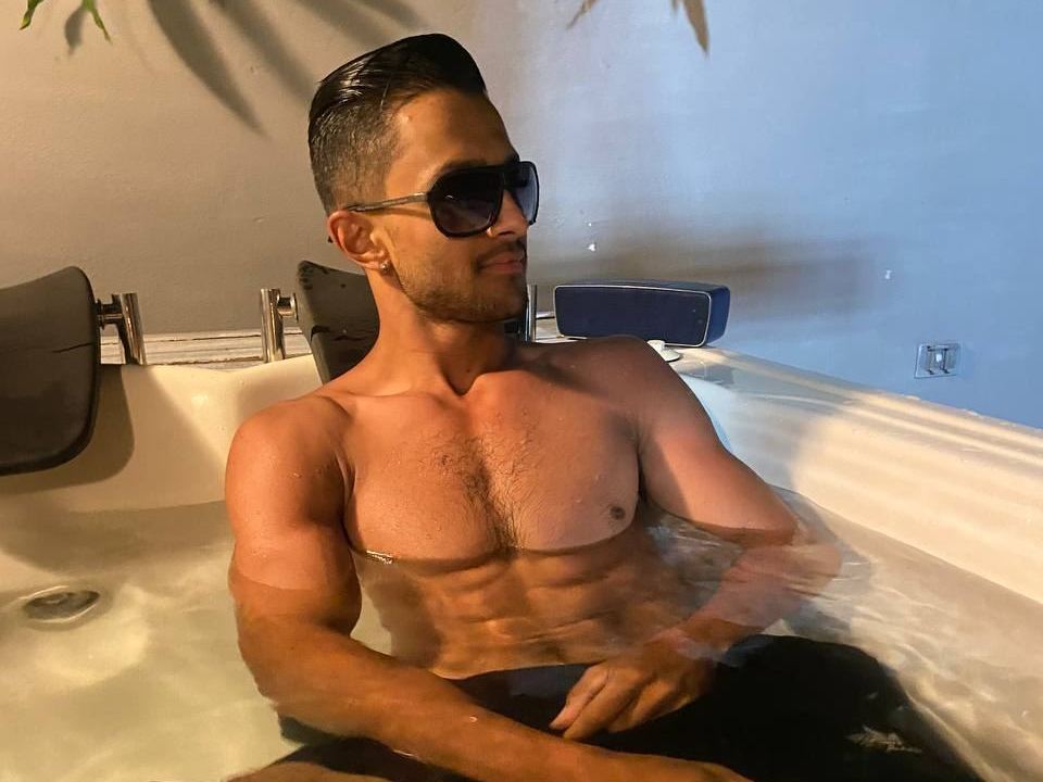 ErikKingstonn cam model profile picture