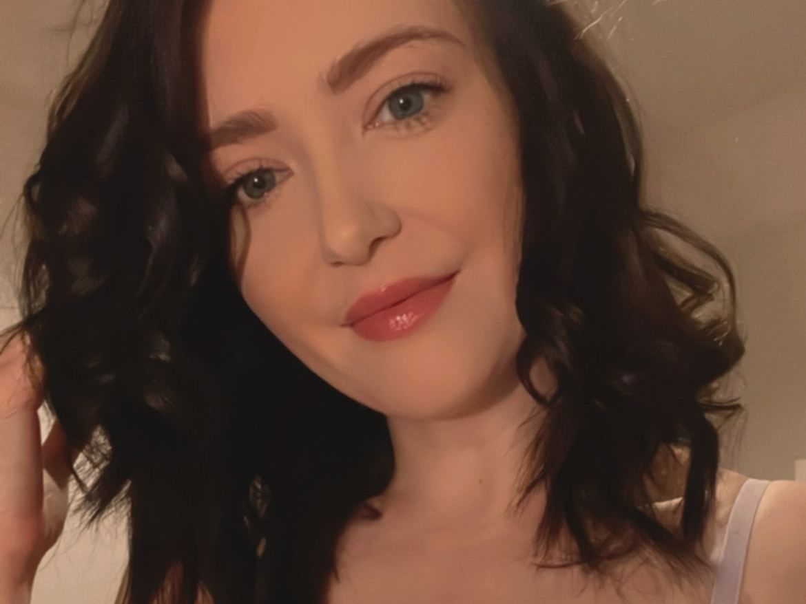 Image de profil du modèle de webcam ArabellaLovesToPlay