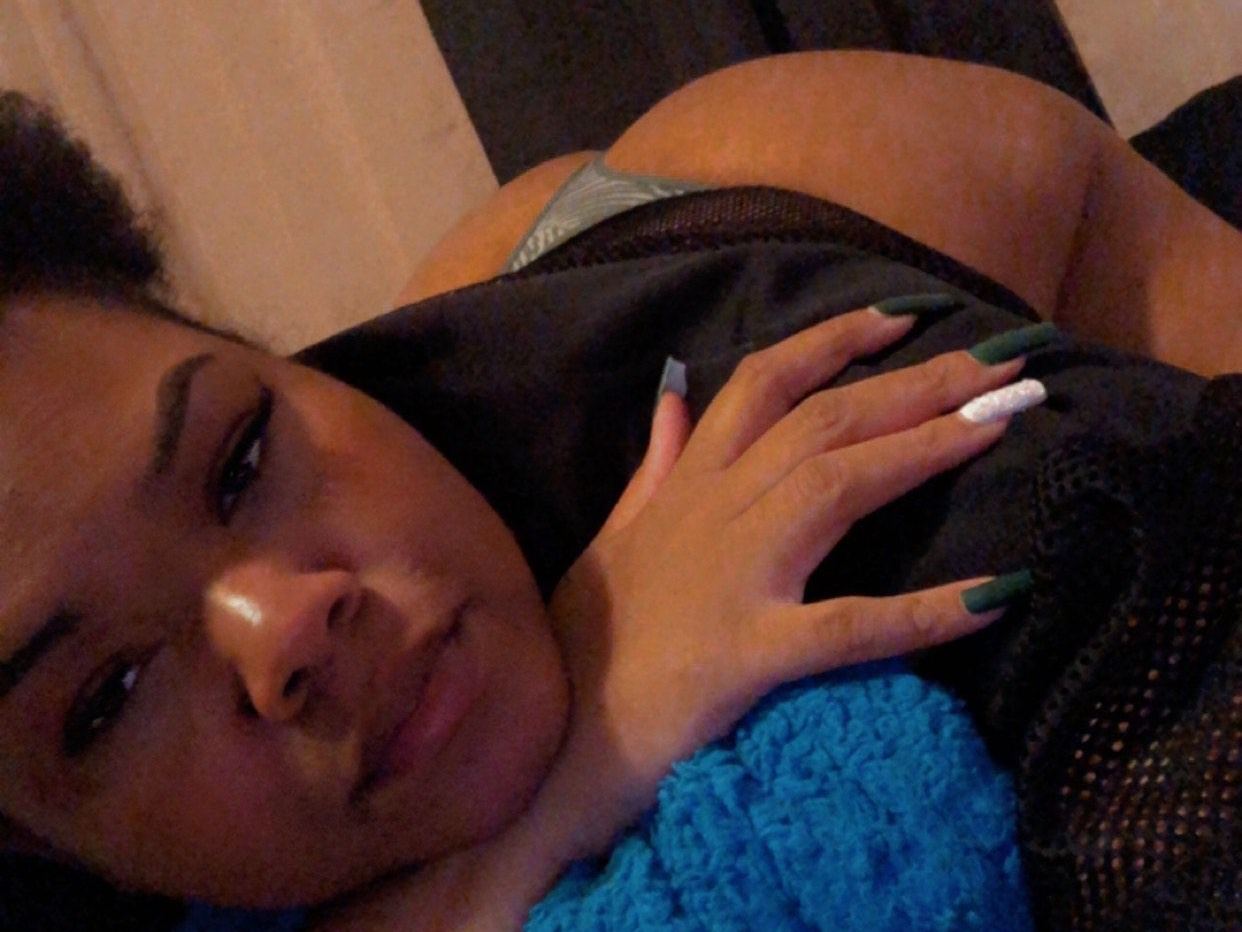 Image de profil du modèle de webcam SerenityDivine