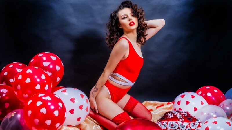 Performer LillyPrice Photo 6