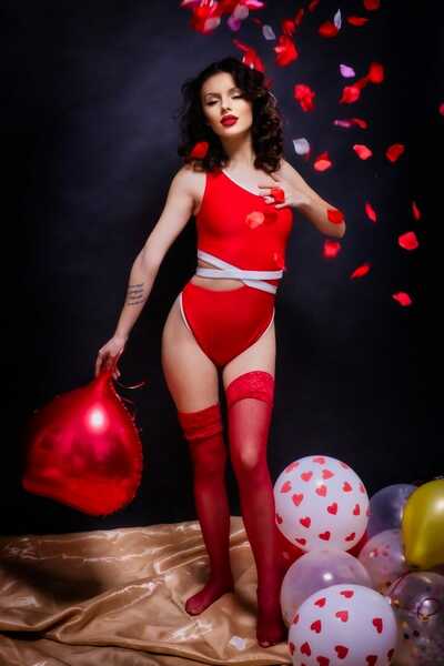 Performer LillyPrice Photo 7