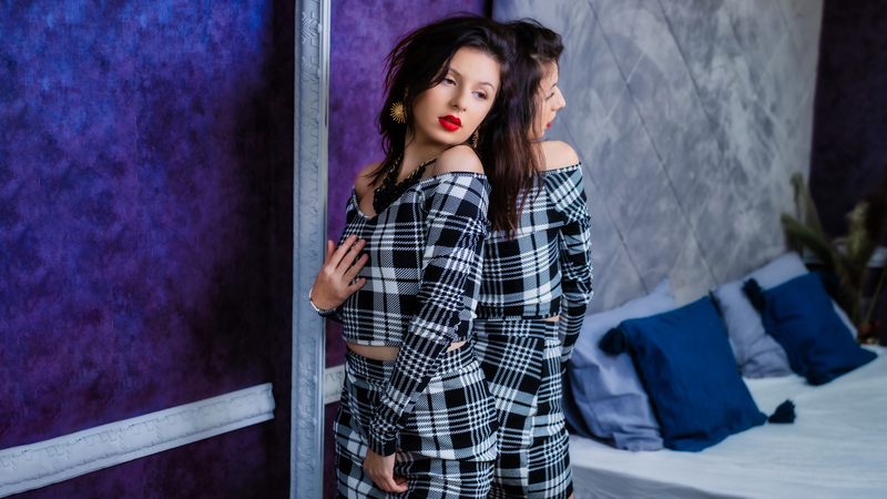 Performer LillyPrice Photo 12