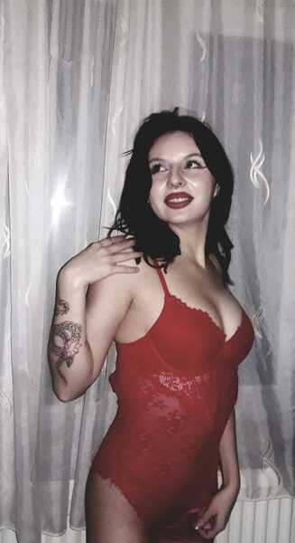 Performer LillyPrice Photo 9