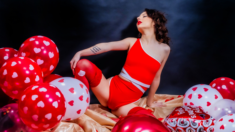 Performer LillyPrice Photo 3